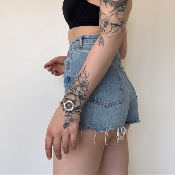 Topshop Denim Mom shorts🫶 - Picture 2 of 4